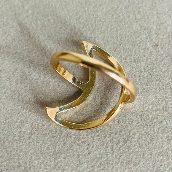 Quarter Moon Cut Out Gold Tone Ring Size 7.5 - Picture 4 of 5